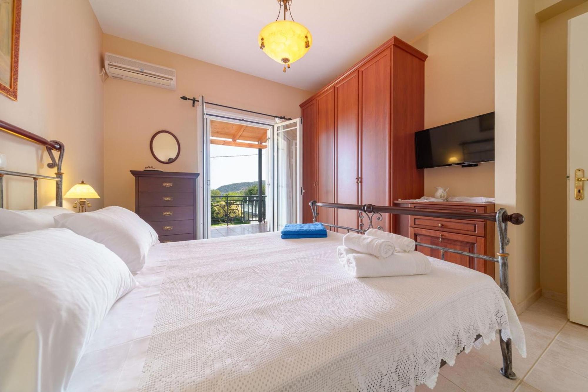 Iphigenia Apartments At กาเตลิออส ภายนอก รูปภาพ