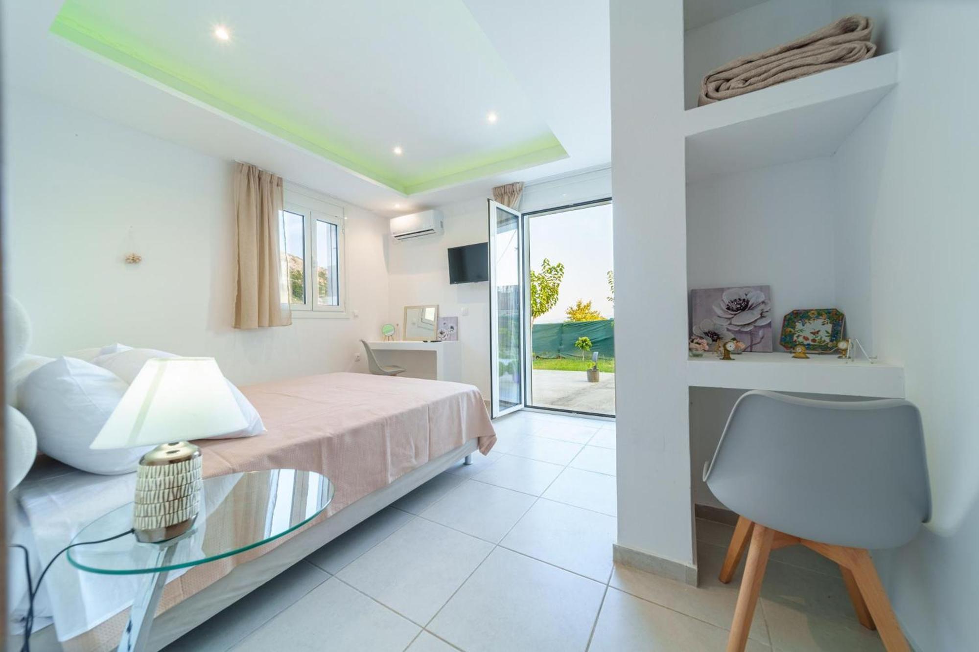 Iphigenia Apartments At กาเตลิออส ภายนอก รูปภาพ
