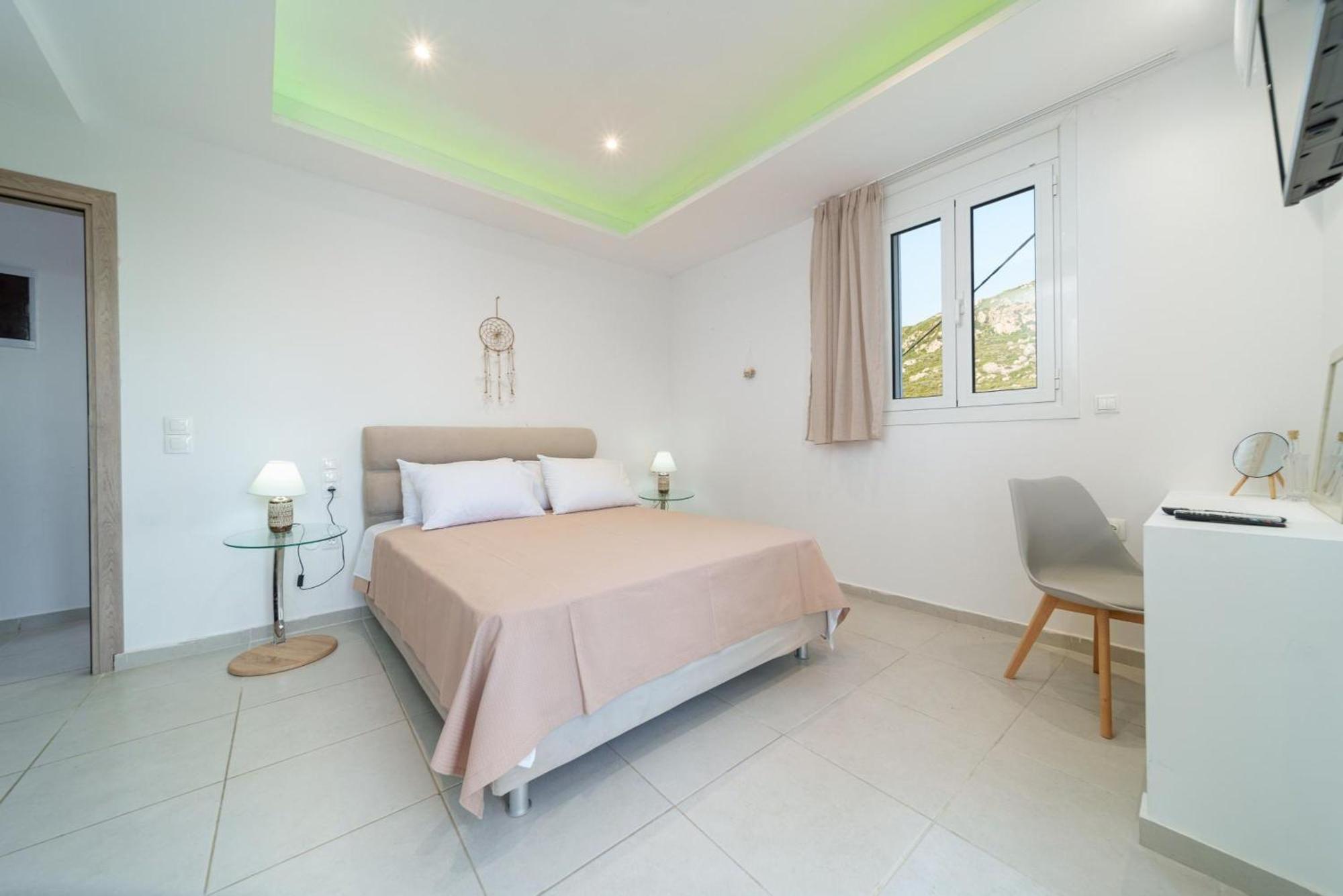Iphigenia Apartments At กาเตลิออส ภายนอก รูปภาพ